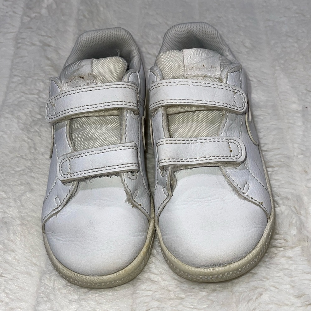 Nike Court Royale